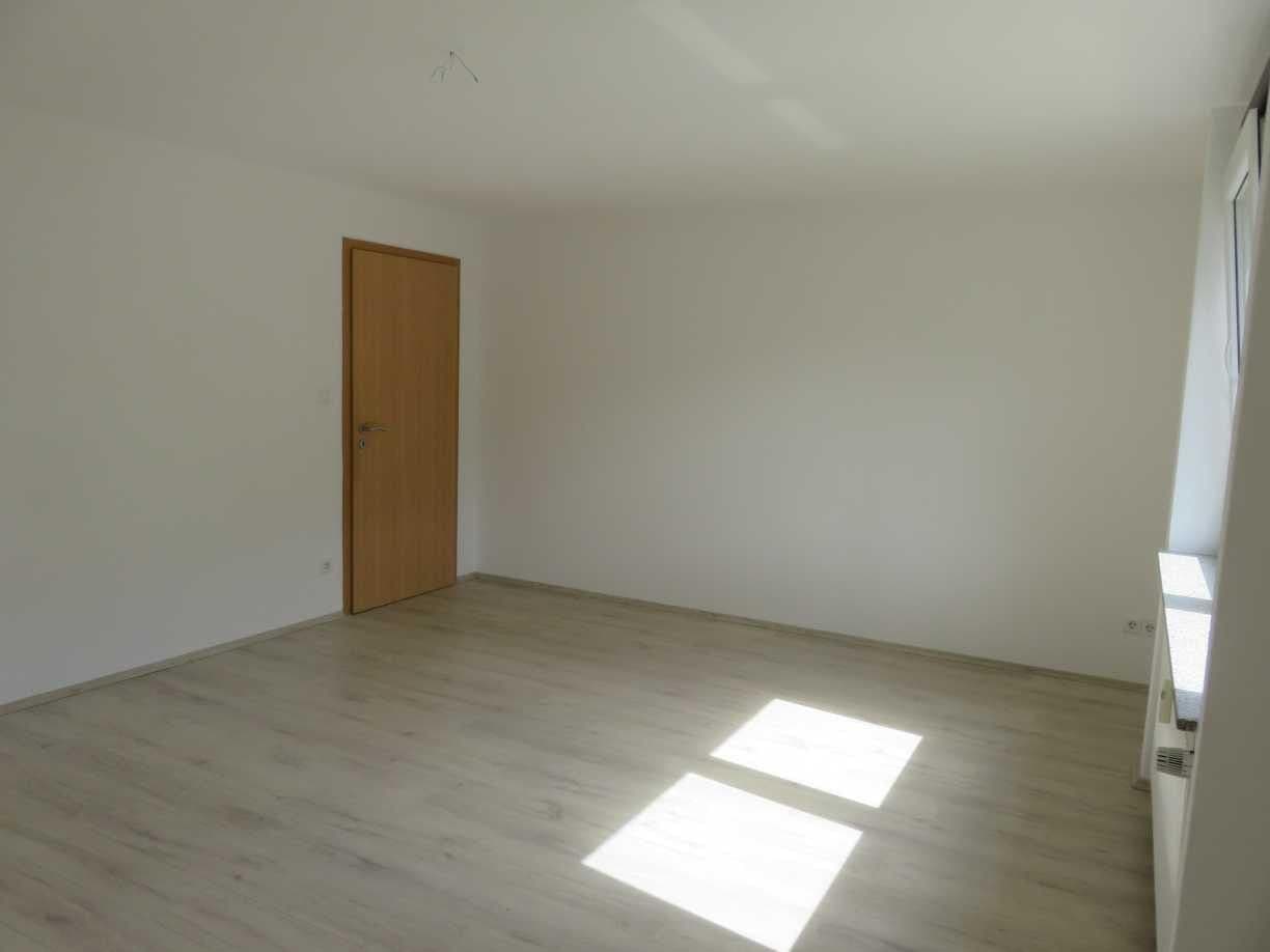 Pronájem bytu 3+1 68 m², Höfen an der Enz, Bádensko-Württembersko Pronájem bytu 3+1 68 m², Höfen an der Enz, Bádensko-Württembersko