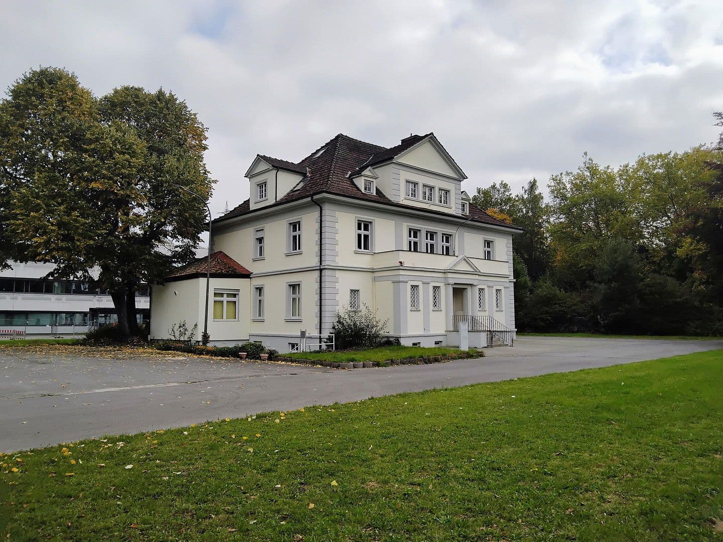 Prodej domu 710 m², pozemek 3.114 m², Peter-Neuber-Allee 3, Neunkirchen, Země Sársko Prodej domu 710 m², pozemek 3.114 m², Peter-Neuber-Allee 3, Neunkirchen, Země Sársko