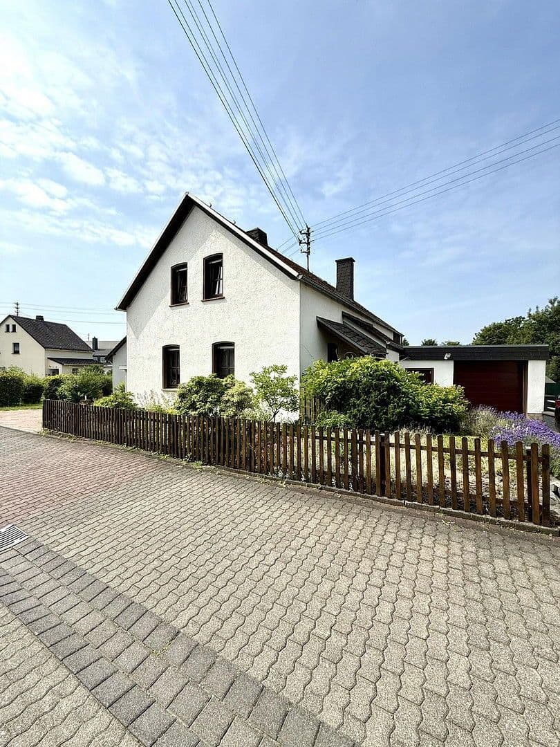 Prodej domu 135 m², pozemek 698 m², Bendorf, Porýní-Falc Prodej domu 135 m², pozemek 698 m², Bendorf, Porýní-Falc