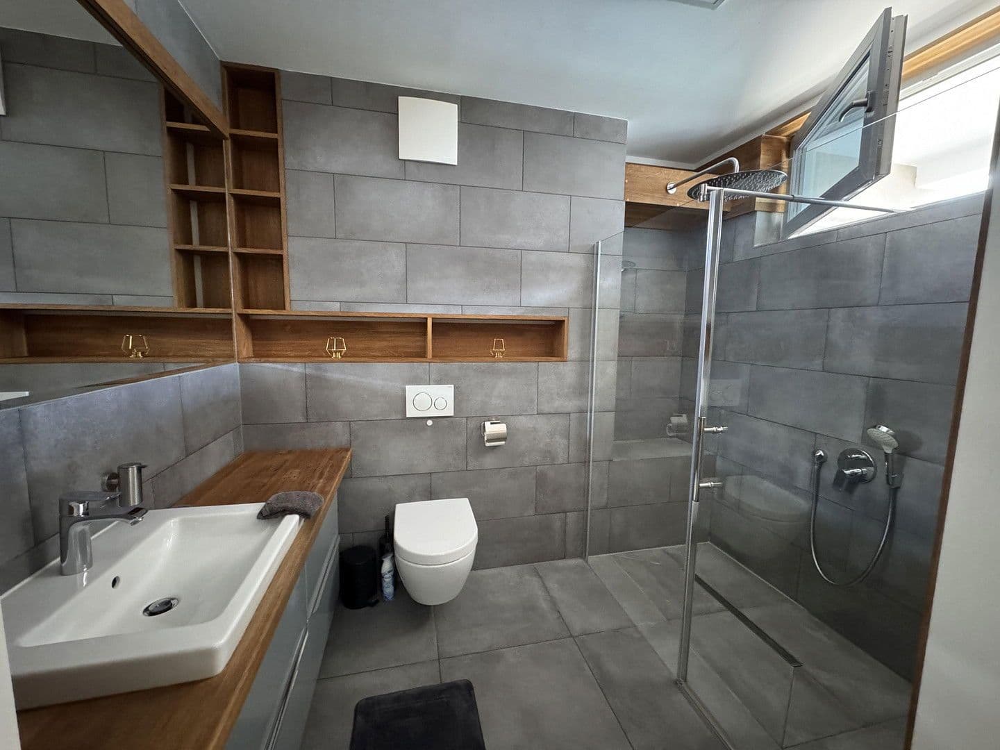 Pronájem bytu 2+1 60 m², Relingstr 42, Berlin, Berlín Pronájem bytu 2+1 60 m², Relingstr 42, Berlin, Berlín