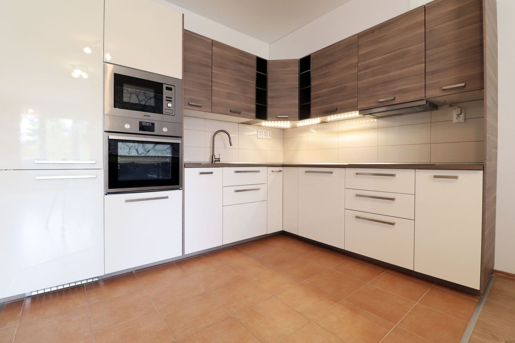 Pronájem bytu 1+kk 56 m², Březenská, Praha, Praha Pronájem bytu 1+kk 56 m², Březenská, Praha, Praha