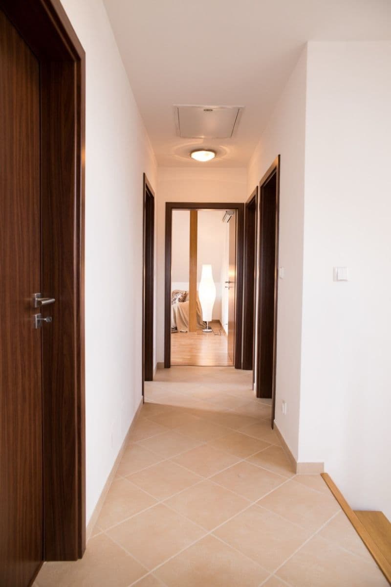 Pronájem domu 180 m², pozemek 439 m², Nad Rybníkem, Unhošť, Středočeský kraj Pronájem domu 180 m², pozemek 439 m², Nad Rybníkem, Unhošť, Středočeský kraj