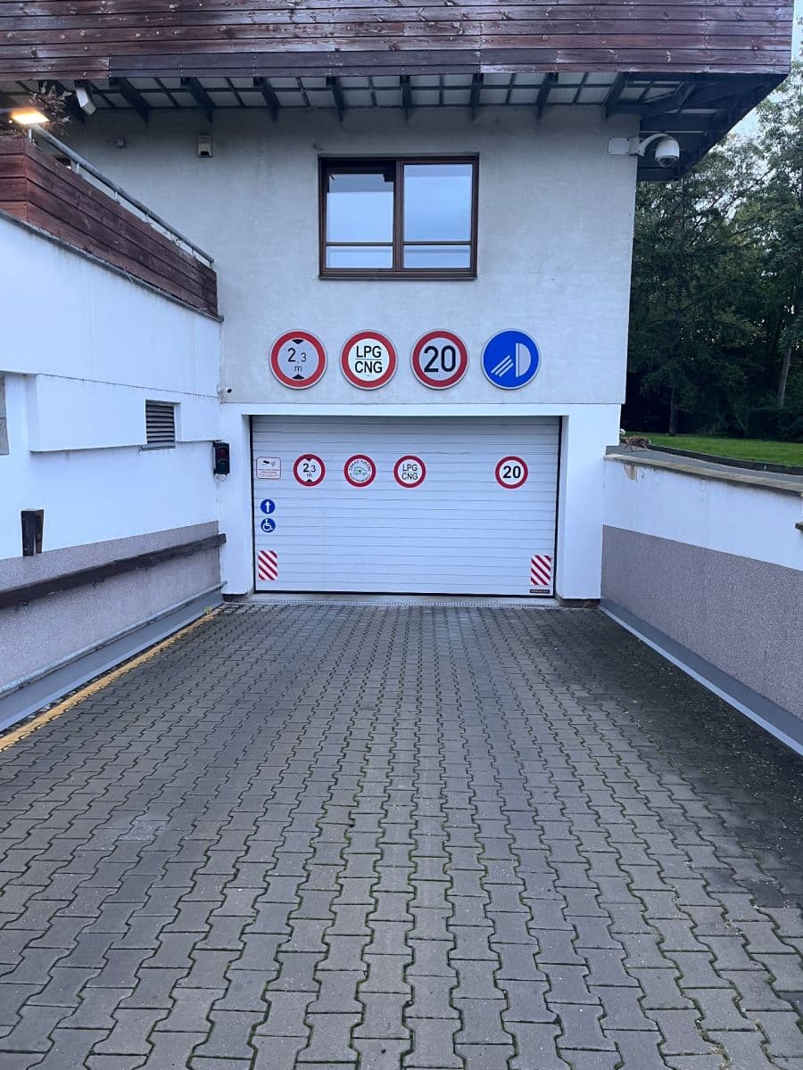 Pronájem garáže 15 m², Praha, Praha Pronájem garáže 15 m², Praha, Praha