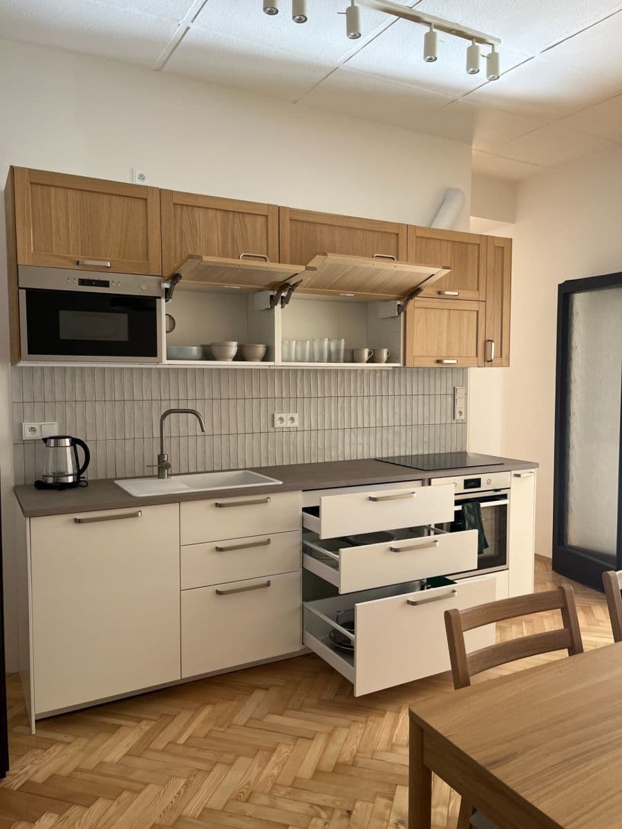 Pronájem bytu 5+kk 110 m², Hálkova, Praha, Praha Pronájem bytu 5+kk 110 m², Hálkova, Praha, Praha