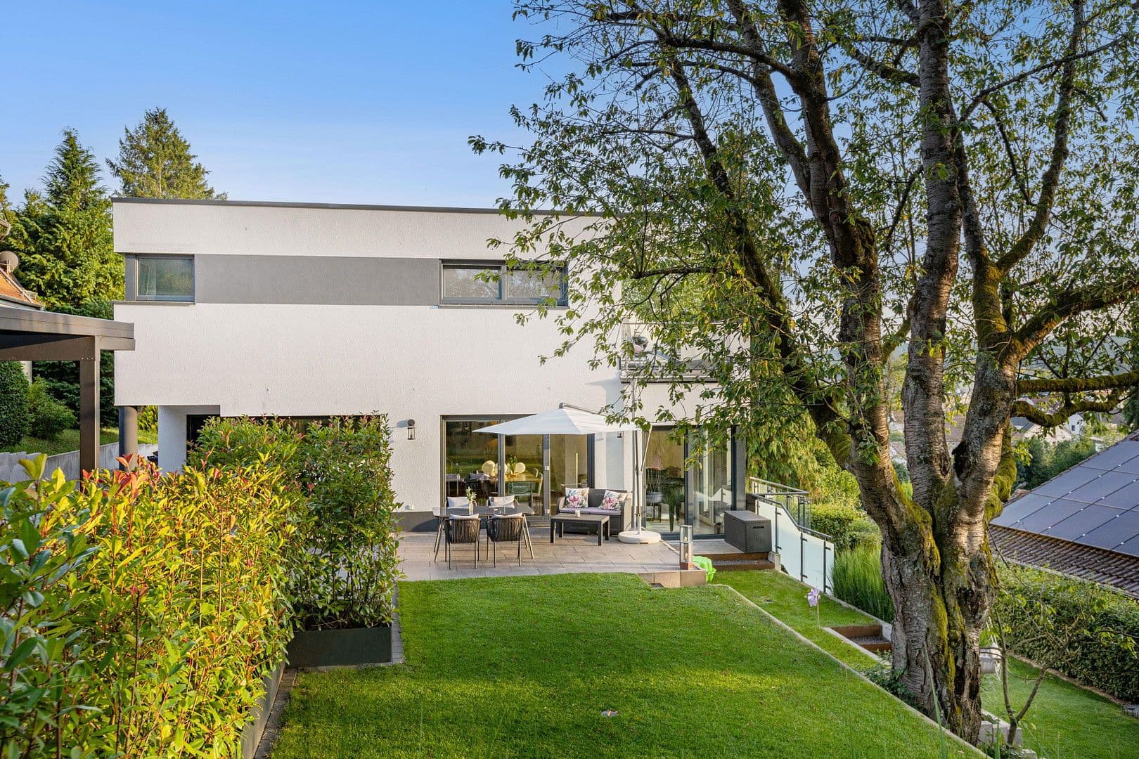 Prodej domu 182 m², pozemek 912 m², Kelkheim (Taunus), Hessen Prodej domu 182 m², pozemek 912 m², Kelkheim (Taunus), Hessen