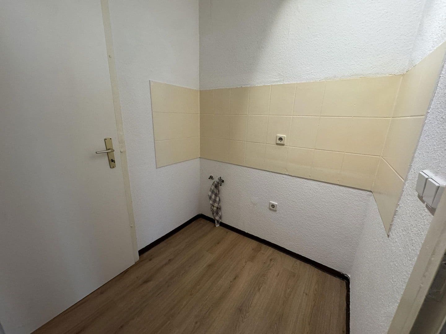 Pronájem bytu 2+1 41 m², Friedrich Engels Straße 2, Schkeuditz, Sasko Pronájem bytu 2+1 41 m², Friedrich Engels Straße 2, Schkeuditz, Sasko
