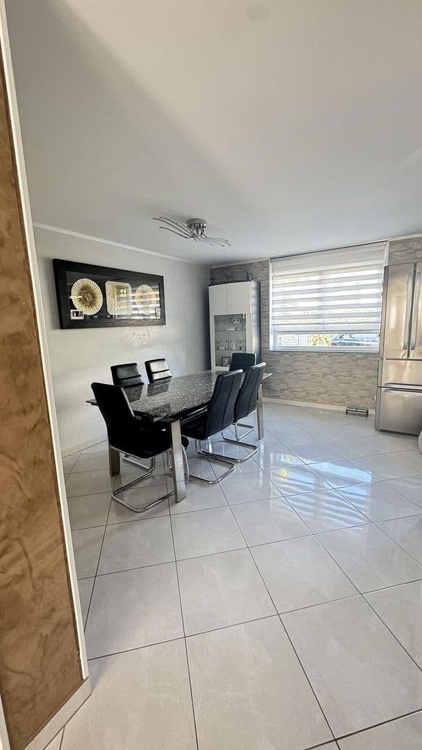 Prodej domu 186 m², pozemek 267 m², Vaihingen an der Enz, Bádensko-Württembersko Prodej domu 186 m², pozemek 267 m², Vaihingen an der Enz, Bádensko-Württembersko