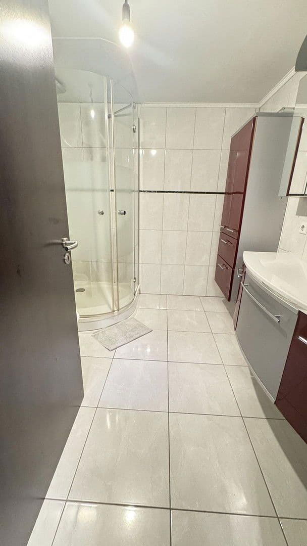 Prodej domu 186 m², pozemek 267 m², Vaihingen an der Enz, Bádensko-Württembersko Prodej domu 186 m², pozemek 267 m², Vaihingen an der Enz, Bádensko-Württembersko