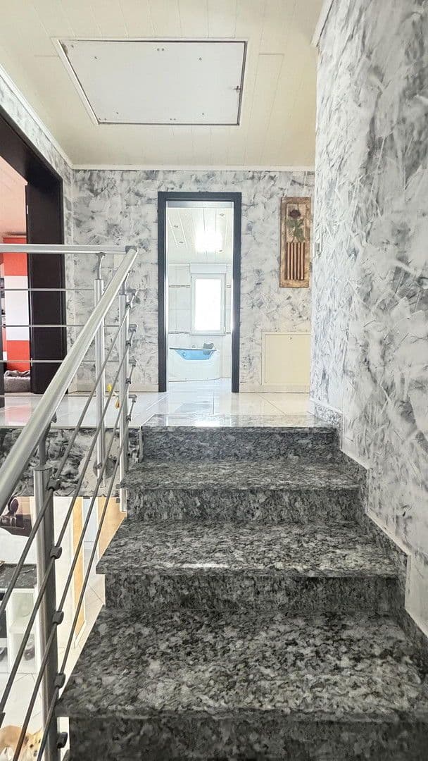 Prodej domu 186 m², pozemek 267 m², Vaihingen an der Enz, Bádensko-Württembersko Prodej domu 186 m², pozemek 267 m², Vaihingen an der Enz, Bádensko-Württembersko