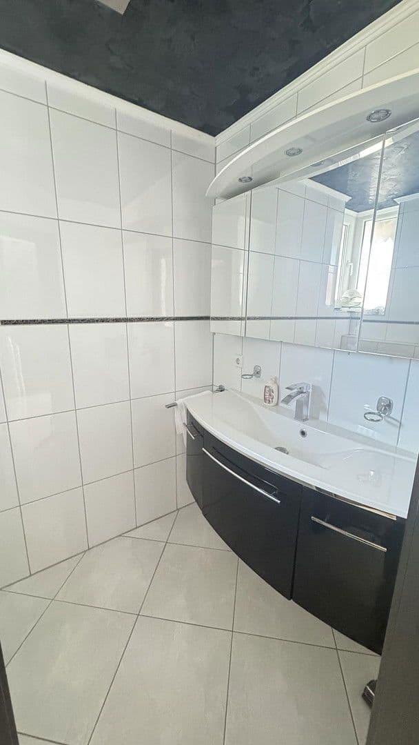 Prodej domu 186 m², pozemek 267 m², Vaihingen an der Enz, Bádensko-Württembersko Prodej domu 186 m², pozemek 267 m², Vaihingen an der Enz, Bádensko-Württembersko