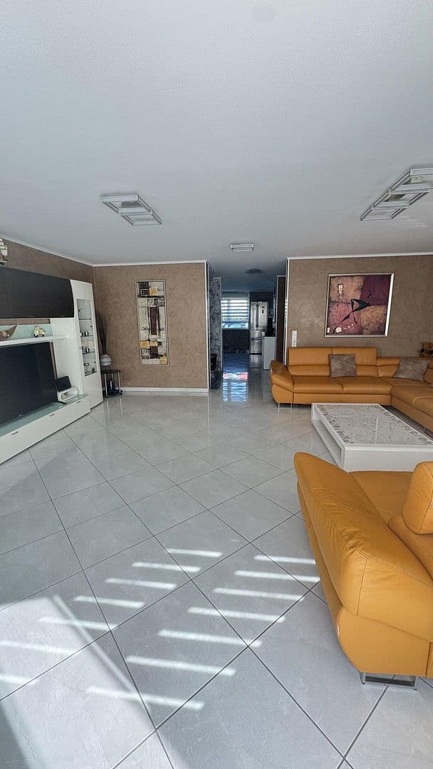 Prodej domu 186 m², pozemek 267 m², Vaihingen an der Enz, Bádensko-Württembersko Prodej domu 186 m², pozemek 267 m², Vaihingen an der Enz, Bádensko-Württembersko