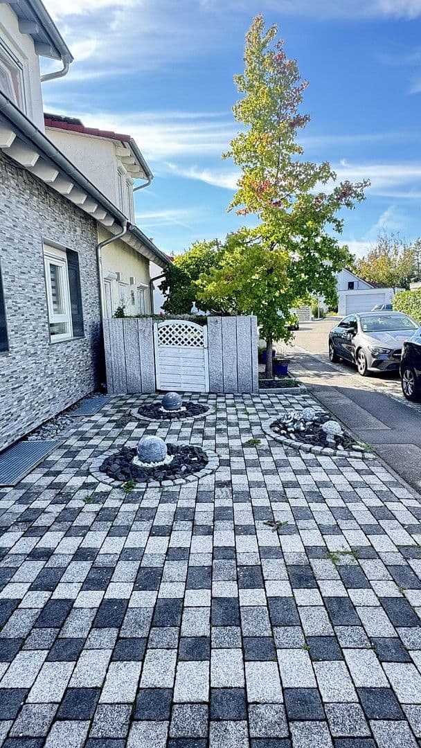 Prodej domu 186 m², pozemek 267 m², Vaihingen an der Enz, Bádensko-Württembersko Prodej domu 186 m², pozemek 267 m², Vaihingen an der Enz, Bádensko-Württembersko