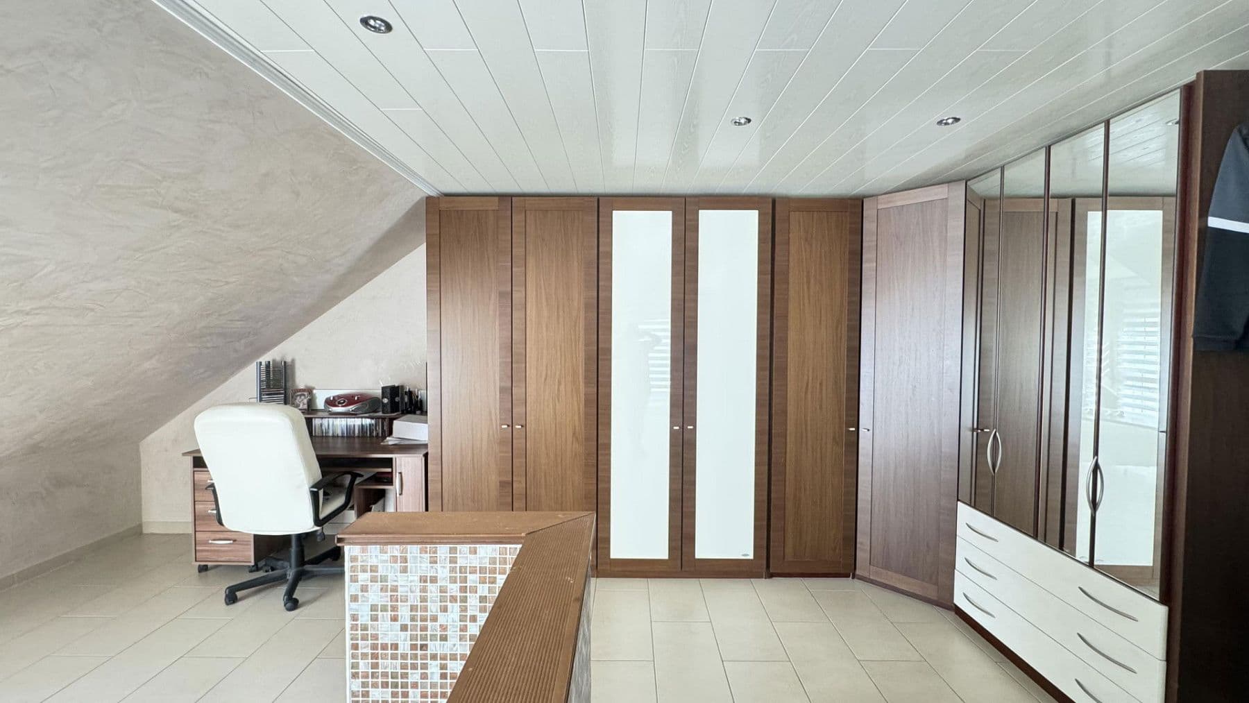 Prodej domu 186 m², pozemek 267 m², Vaihingen an der Enz, Bádensko-Württembersko Prodej domu 186 m², pozemek 267 m², Vaihingen an der Enz, Bádensko-Württembersko
