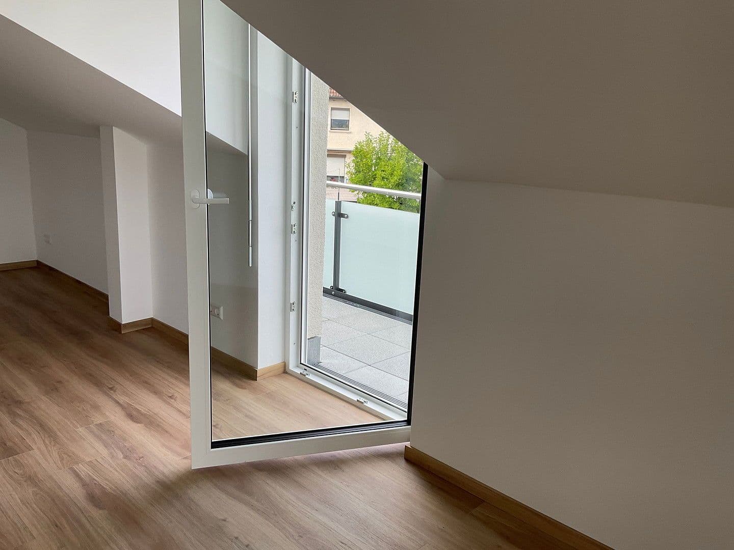 Pronájem bytu 2+1 55 m², Oberhofer Str. 4, Künzelsau, Bádensko-Württembersko Pronájem bytu 2+1 55 m², Oberhofer Str. 4, Künzelsau, Bádensko-Württembersko