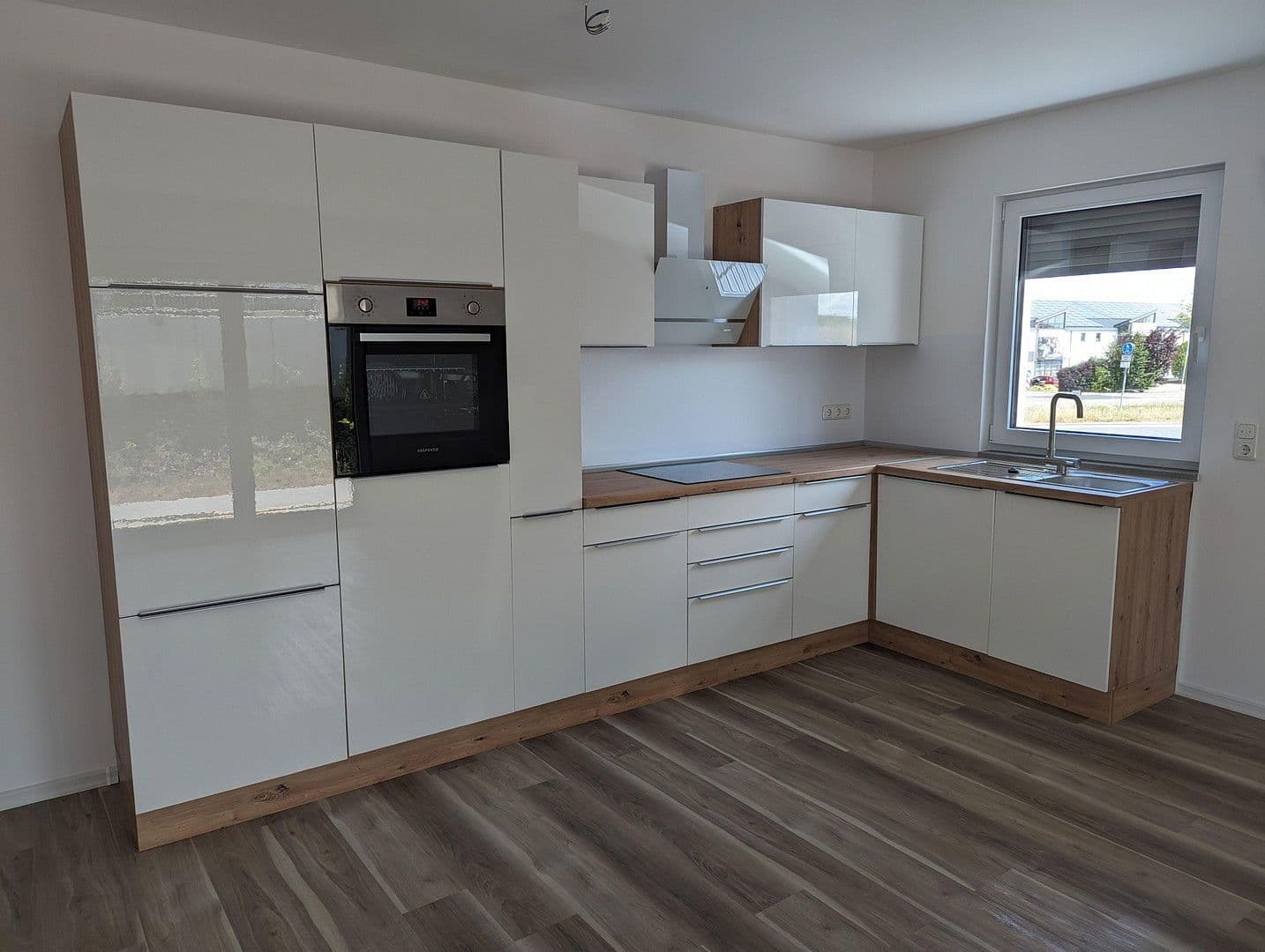 Pronájem bytu 4+1 90 m², Ansbacher Str. 24, Aurach, Bavorsko Pronájem bytu 4+1 90 m², Ansbacher Str. 24, Aurach, Bavorsko