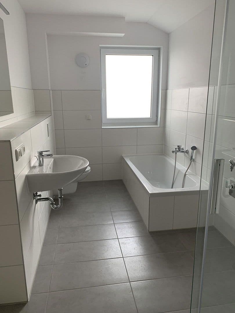 Pronájem bytu 4+1 90 m², Ansbacher Str. 24, Aurach, Bavorsko Pronájem bytu 4+1 90 m², Ansbacher Str. 24, Aurach, Bavorsko