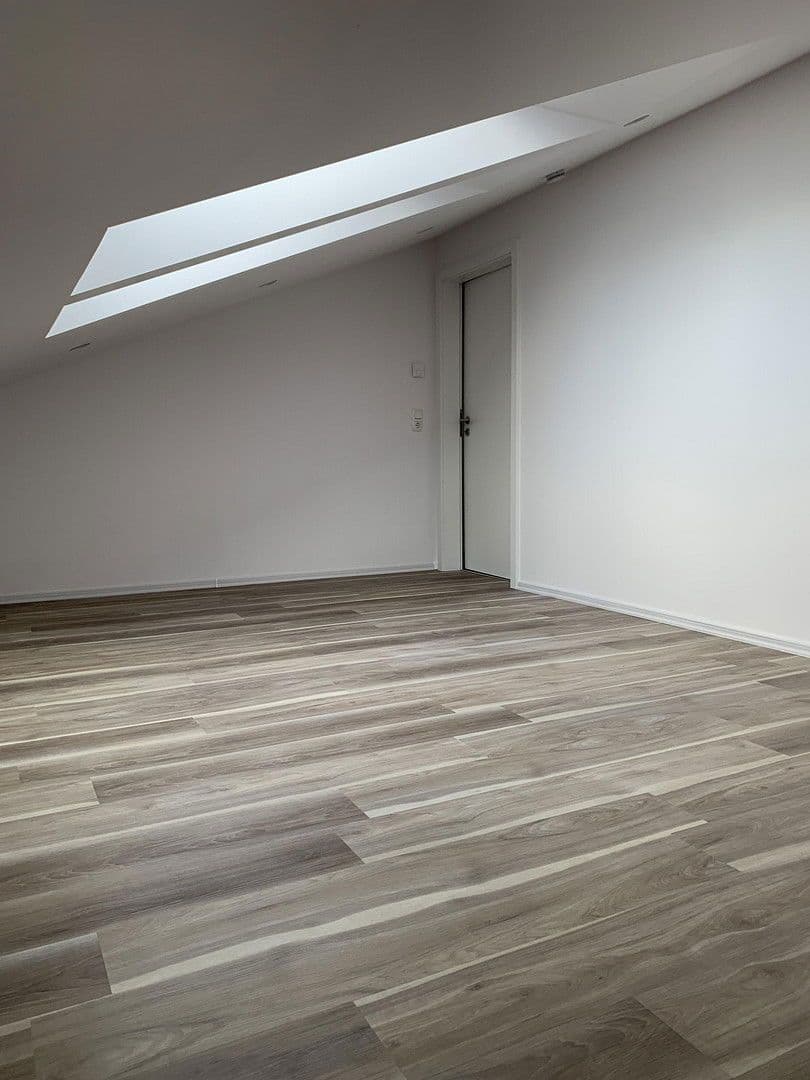 Pronájem bytu 4+1 90 m², Ansbacher Str. 24, Aurach, Bavorsko Pronájem bytu 4+1 90 m², Ansbacher Str. 24, Aurach, Bavorsko