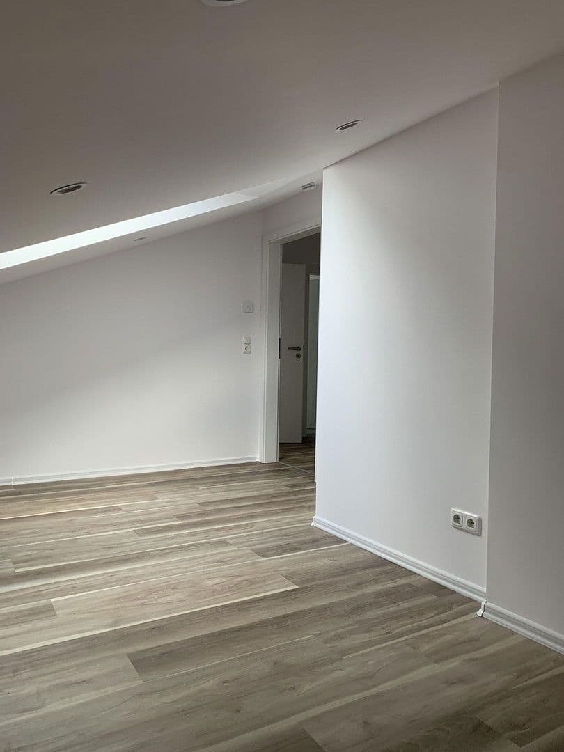 Pronájem bytu 4+1 90 m², Ansbacher Str. 24, Aurach, Bavorsko Pronájem bytu 4+1 90 m², Ansbacher Str. 24, Aurach, Bavorsko