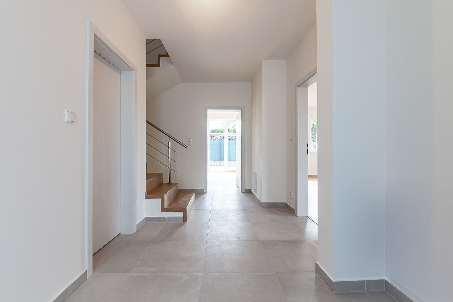 Prodej domu 206 m², pozemek 601 m², U Topolu, Stochov, Středočeský kraj Prodej domu 206 m², pozemek 601 m², U Topolu, Stochov, Středočeský kraj