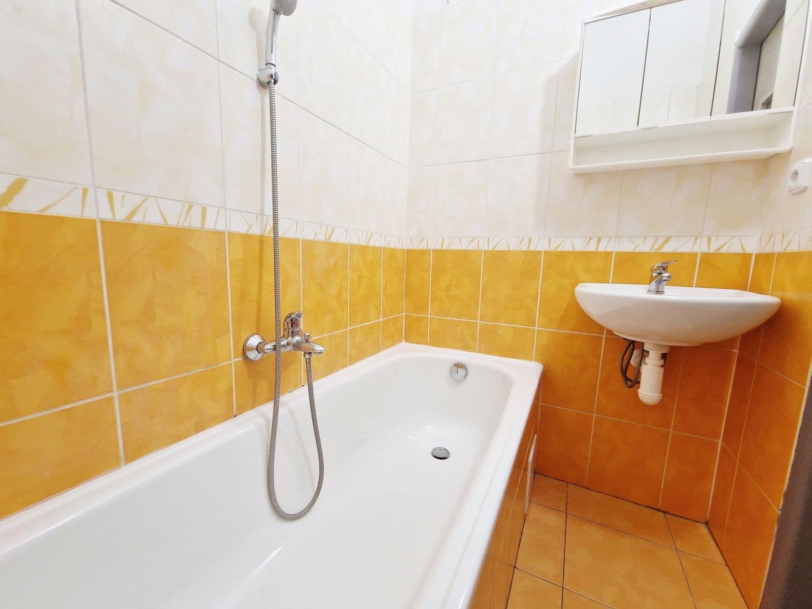 Pronájem bytu 2+1 56 m², Studentská, Mělník, Středočeský kraj Pronájem bytu 2+1 56 m², Studentská, Mělník, Středočeský kraj