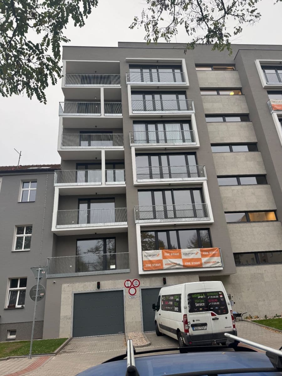 Pronájem garáže 22 m², Rybářská, Brno, Jihomoravský kraj Pronájem garáže 22 m², Rybářská, Brno, Jihomoravský kraj
