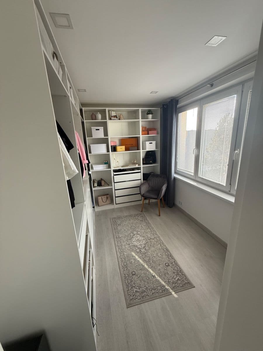 Prodej bytu 3+1 66 m², Výškovická, Ostrava, Moravskoslezský kraj Prodej bytu 3+1 66 m², Výškovická, Ostrava, Moravskoslezský kraj