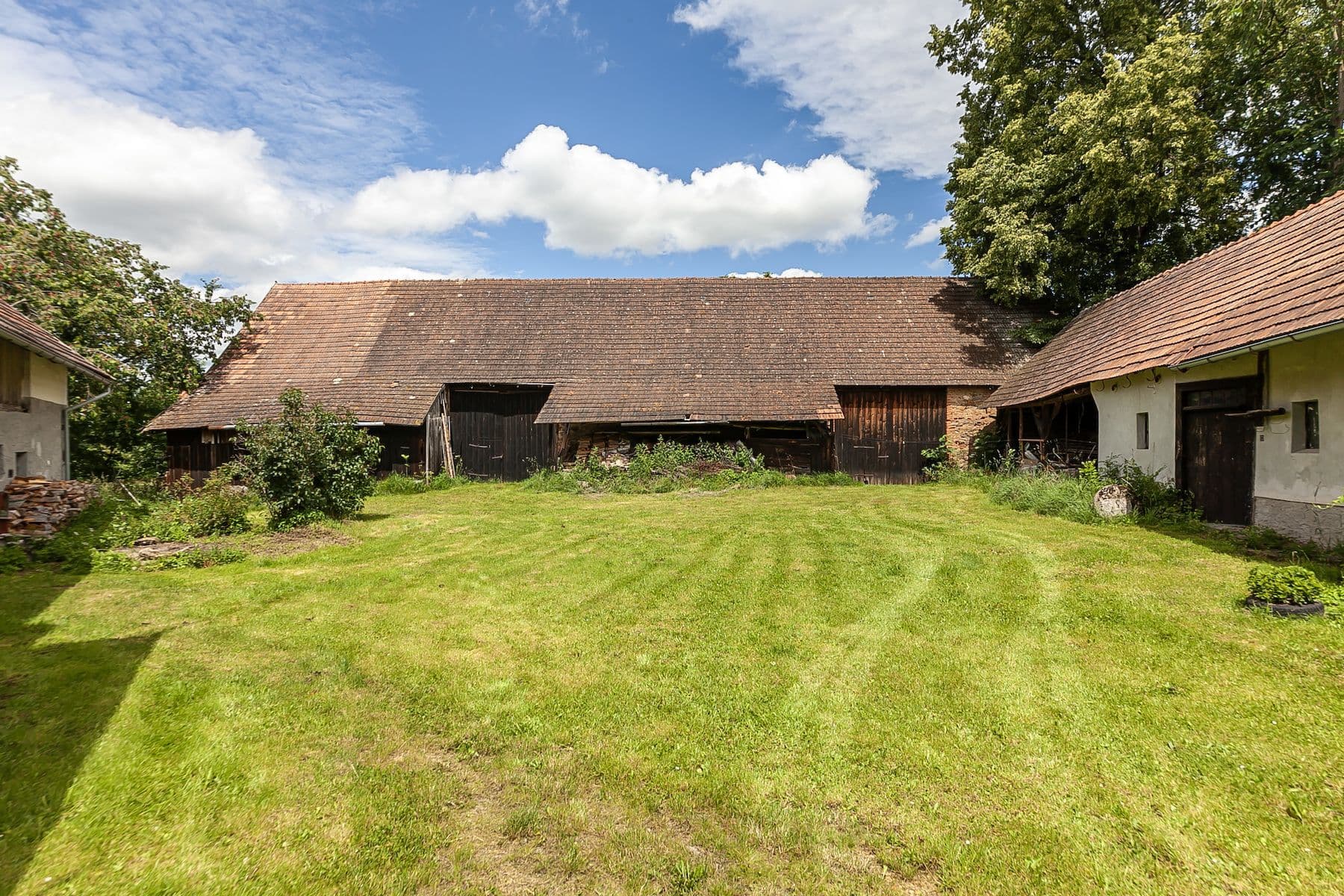 Prodej domu 147 m², pozemek 6.131 m², Dolní Kralovice, Středočeský kraj Prodej domu 147 m², pozemek 6.131 m², Dolní Kralovice, Středočeský kraj