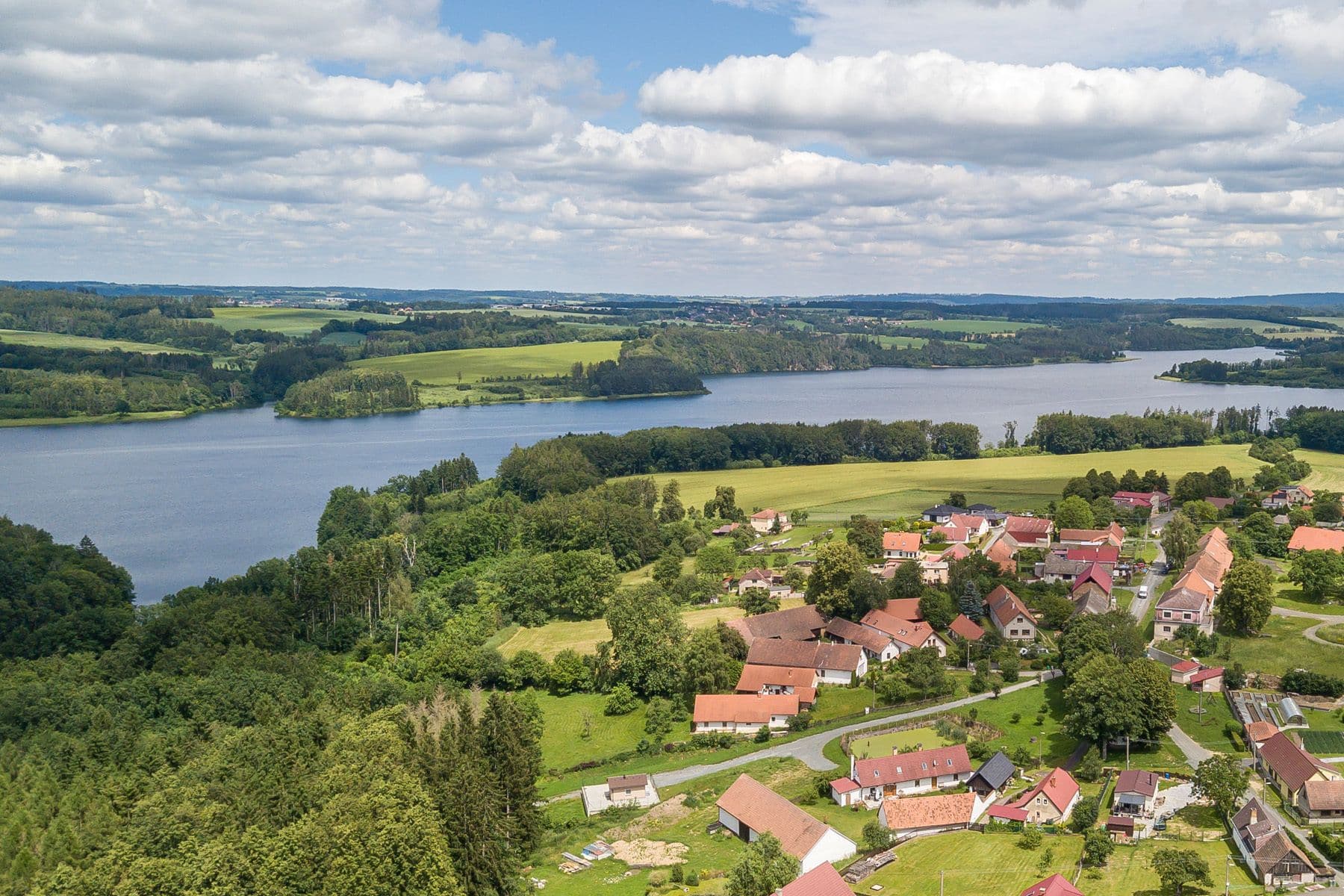Prodej domu 147 m², pozemek 6.131 m², Dolní Kralovice, Středočeský kraj Prodej domu 147 m², pozemek 6.131 m², Dolní Kralovice, Středočeský kraj