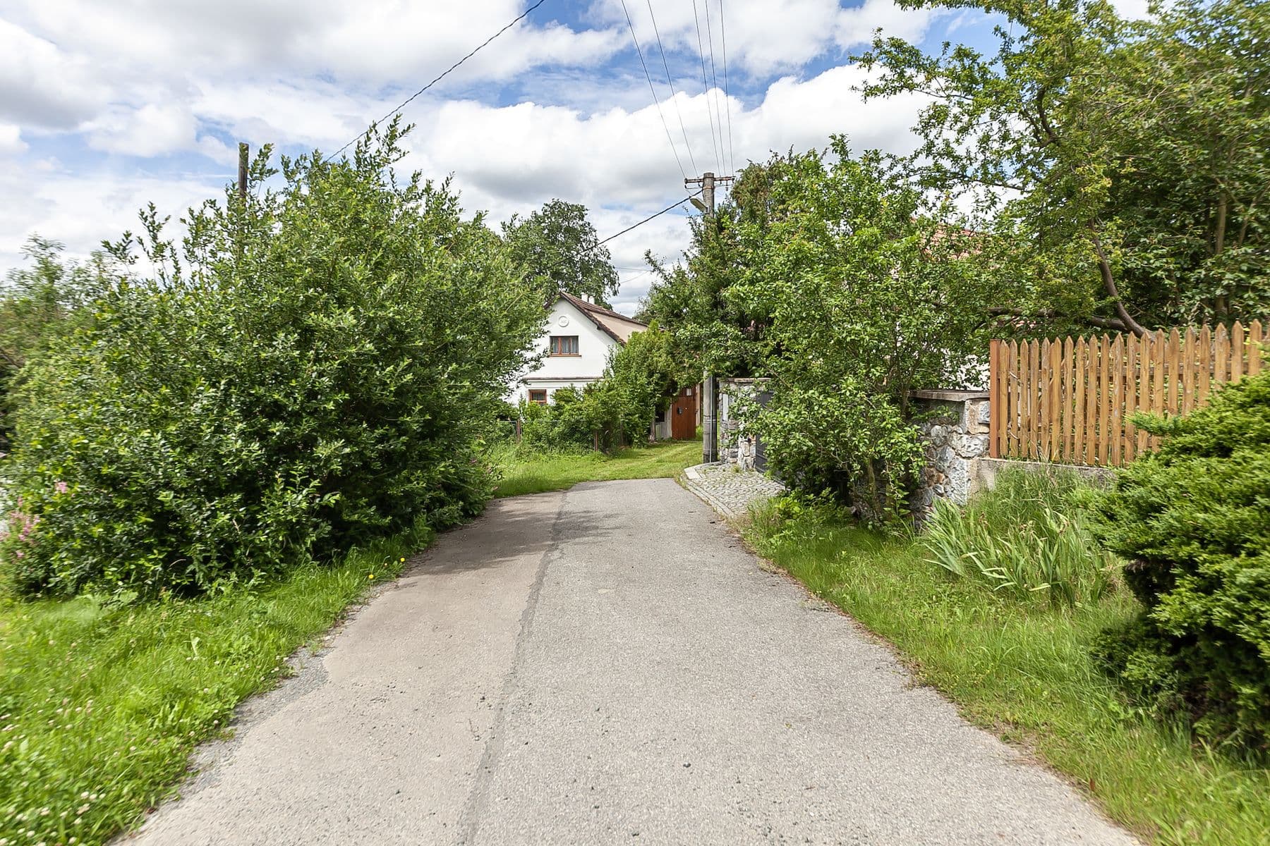 Prodej domu 147 m², pozemek 6.131 m², Dolní Kralovice, Středočeský kraj Prodej domu 147 m², pozemek 6.131 m², Dolní Kralovice, Středočeský kraj