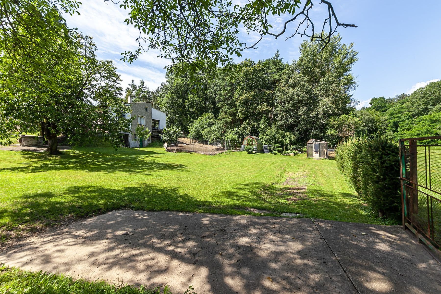 Prodej pozemku 886 m², K Dálnici, Panenské Břežany, Středočeský kraj Prodej pozemku 886 m², K Dálnici, Panenské Břežany, Středočeský kraj