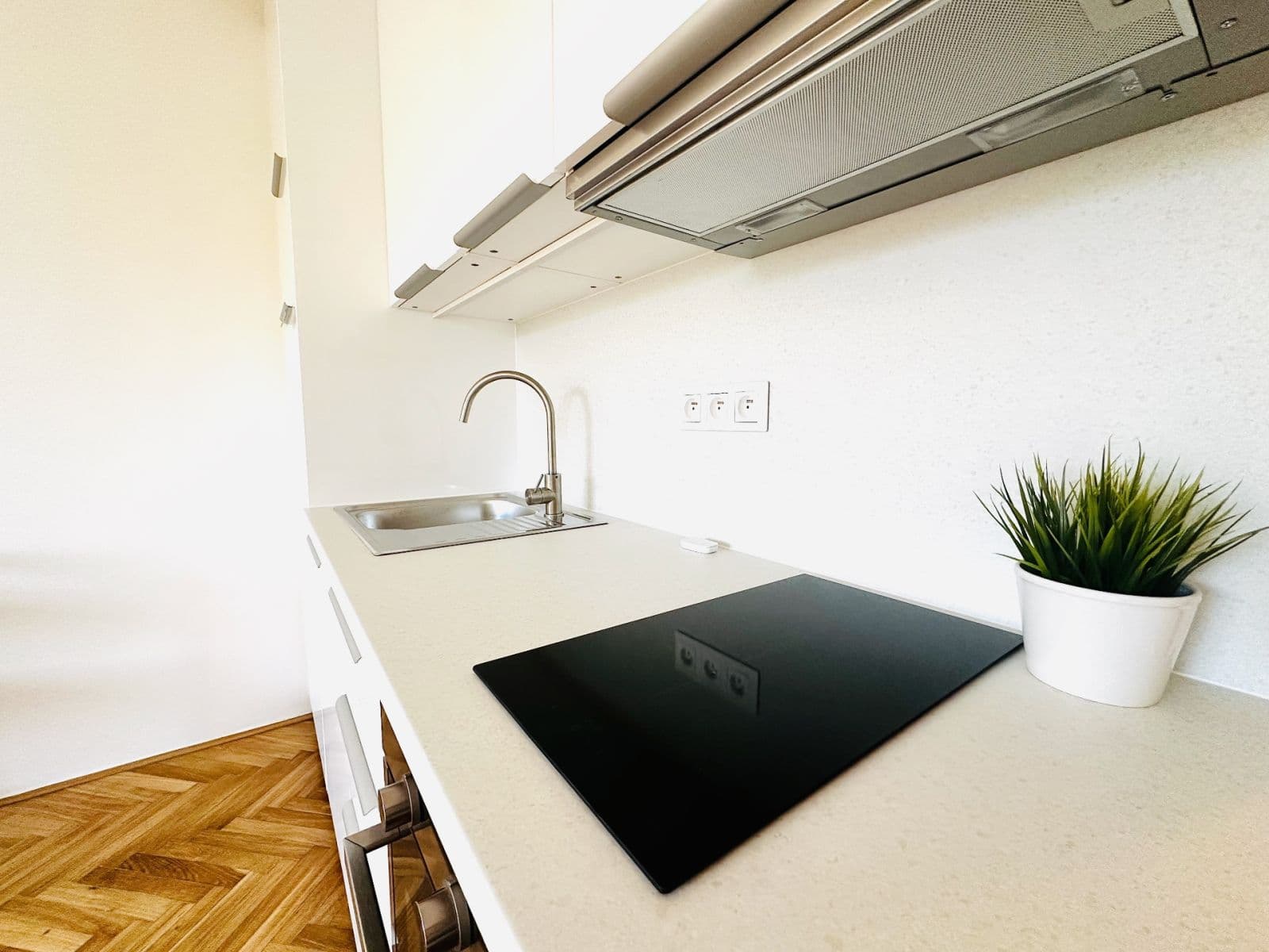 Pronájem bytu 1+kk 30 m², Přípotoční, Praha, Praha Pronájem bytu 1+kk 30 m², Přípotoční, Praha, Praha