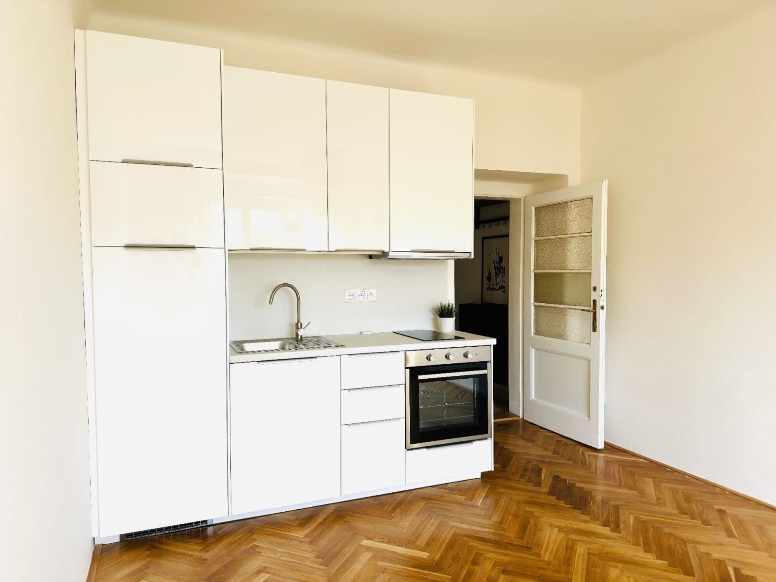 Pronájem bytu 1+kk 30 m², Přípotoční, Praha, Praha Pronájem bytu 1+kk 30 m², Přípotoční, Praha, Praha