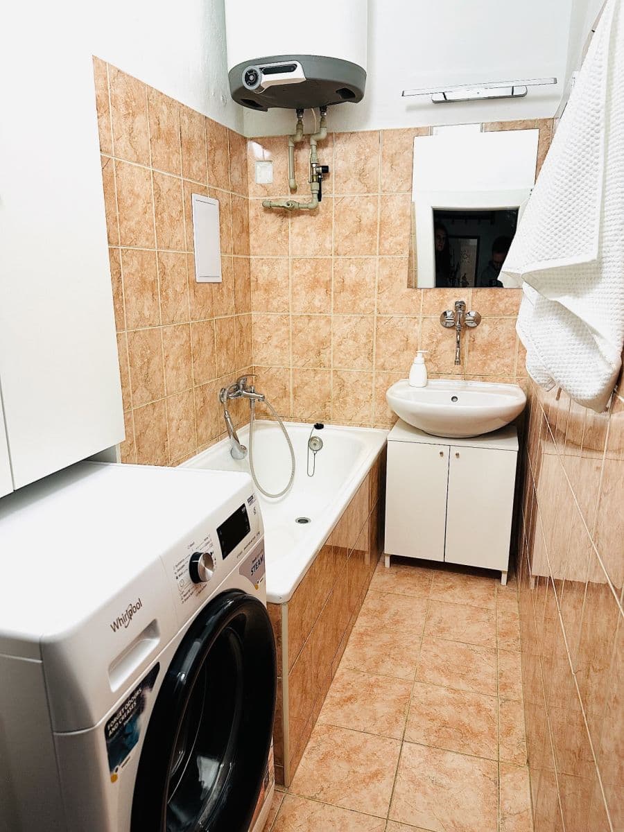 Pronájem bytu 1+kk 30 m², Přípotoční, Praha, Praha Pronájem bytu 1+kk 30 m², Přípotoční, Praha, Praha