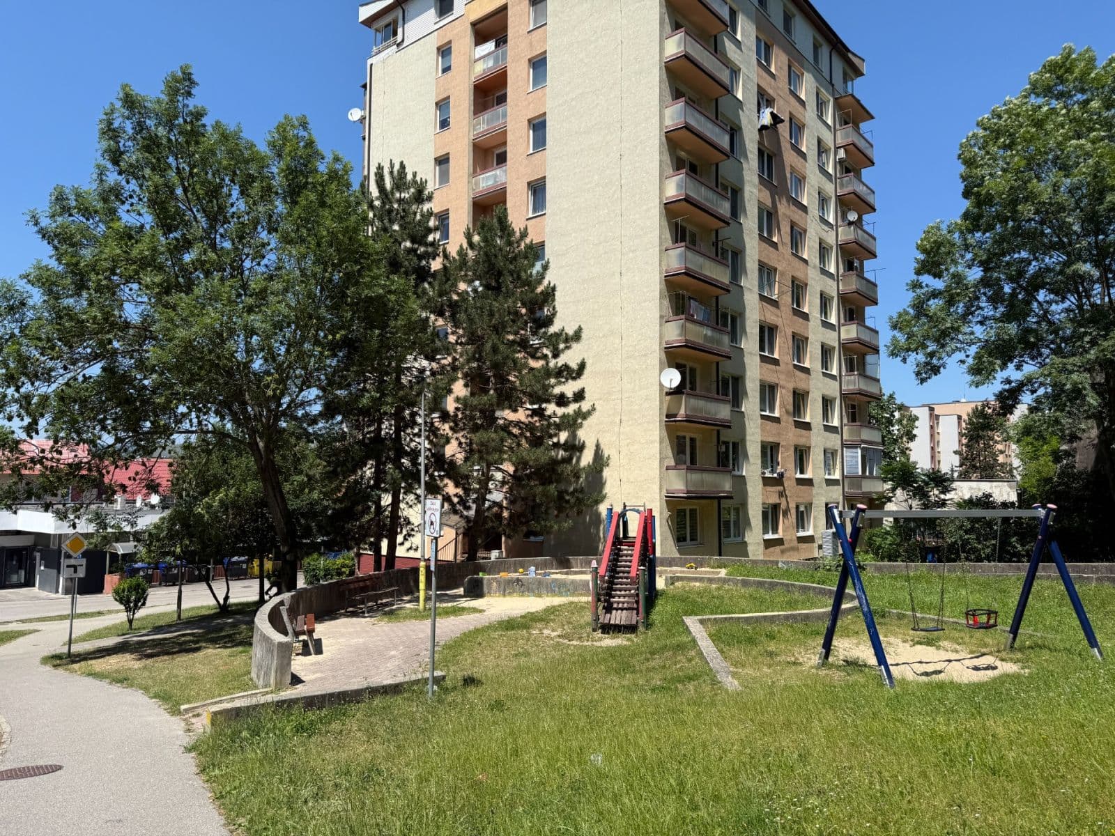 Pronájem bytu 2+1 50 m², Horný Šianec, Trenčín, Trenčiansky kraj Pronájem bytu 2+1 50 m², Horný Šianec, Trenčín, Trenčiansky kraj
