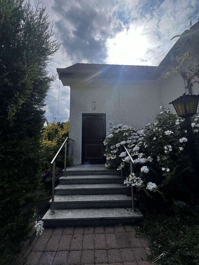 Pronájem bytu 3+1 120 m², Mühlheim an der Ruhr, Severní Porýní-Vestfálsko Pronájem bytu 3+1 120 m², Mühlheim an der Ruhr, Severní Porýní-Vestfálsko