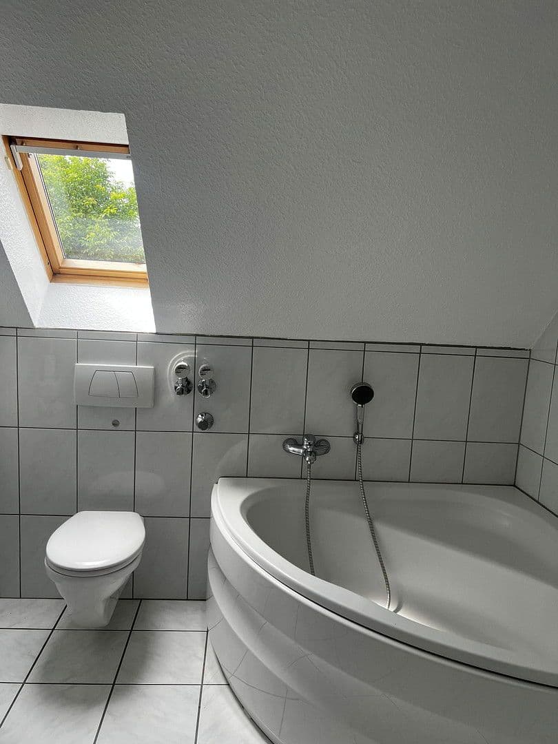 Pronájem bytu 3+1 120 m², Mühlheim an der Ruhr, Severní Porýní-Vestfálsko Pronájem bytu 3+1 120 m², Mühlheim an der Ruhr, Severní Porýní-Vestfálsko