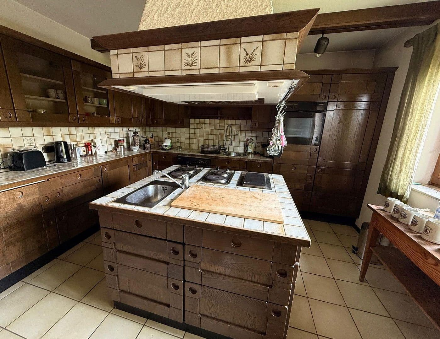 Prodej domu 478 m², pozemek 1.827 m², Neuhof, Hessen Prodej domu 478 m², pozemek 1.827 m², Neuhof, Hessen