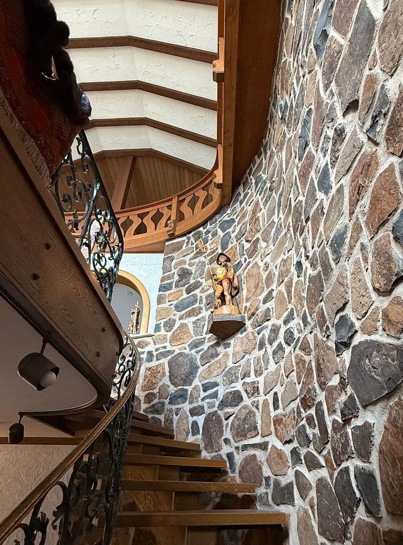 Prodej domu 478 m², pozemek 1.827 m², Neuhof, Hessen Prodej domu 478 m², pozemek 1.827 m², Neuhof, Hessen