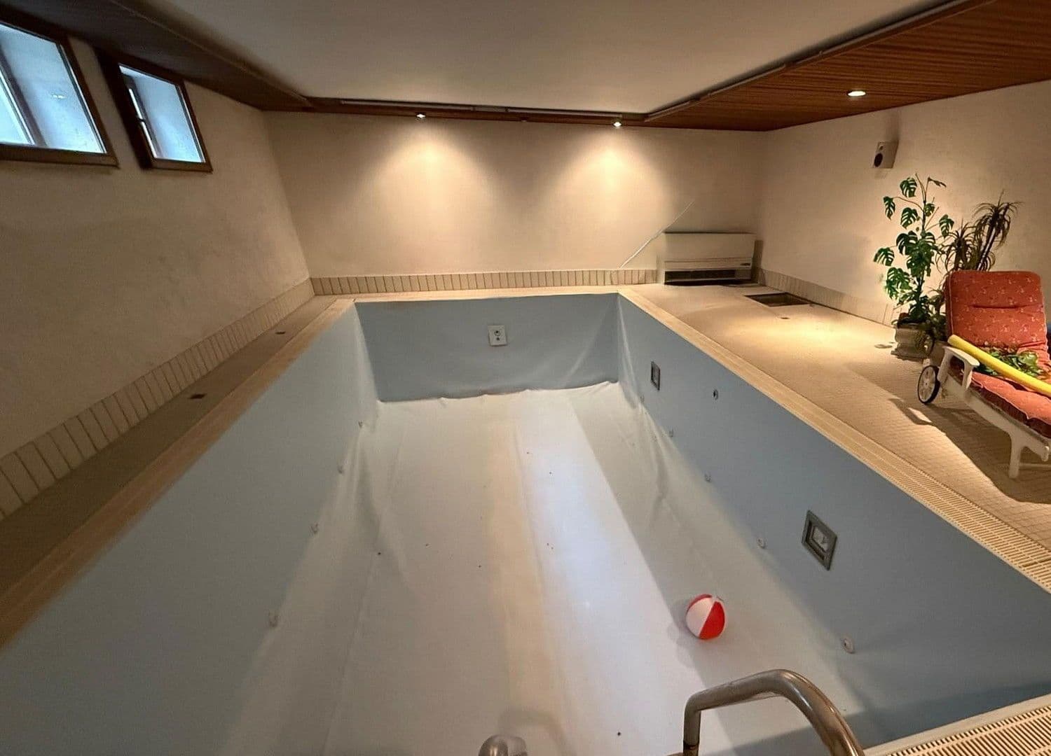 Prodej domu 478 m², pozemek 1.827 m², Neuhof, Hessen Prodej domu 478 m², pozemek 1.827 m², Neuhof, Hessen