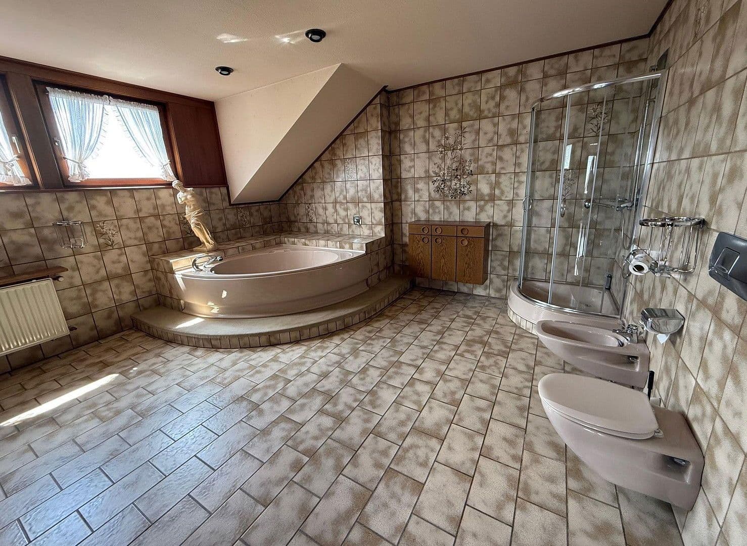 Prodej domu 478 m², pozemek 1.827 m², Neuhof, Hessen Prodej domu 478 m², pozemek 1.827 m², Neuhof, Hessen