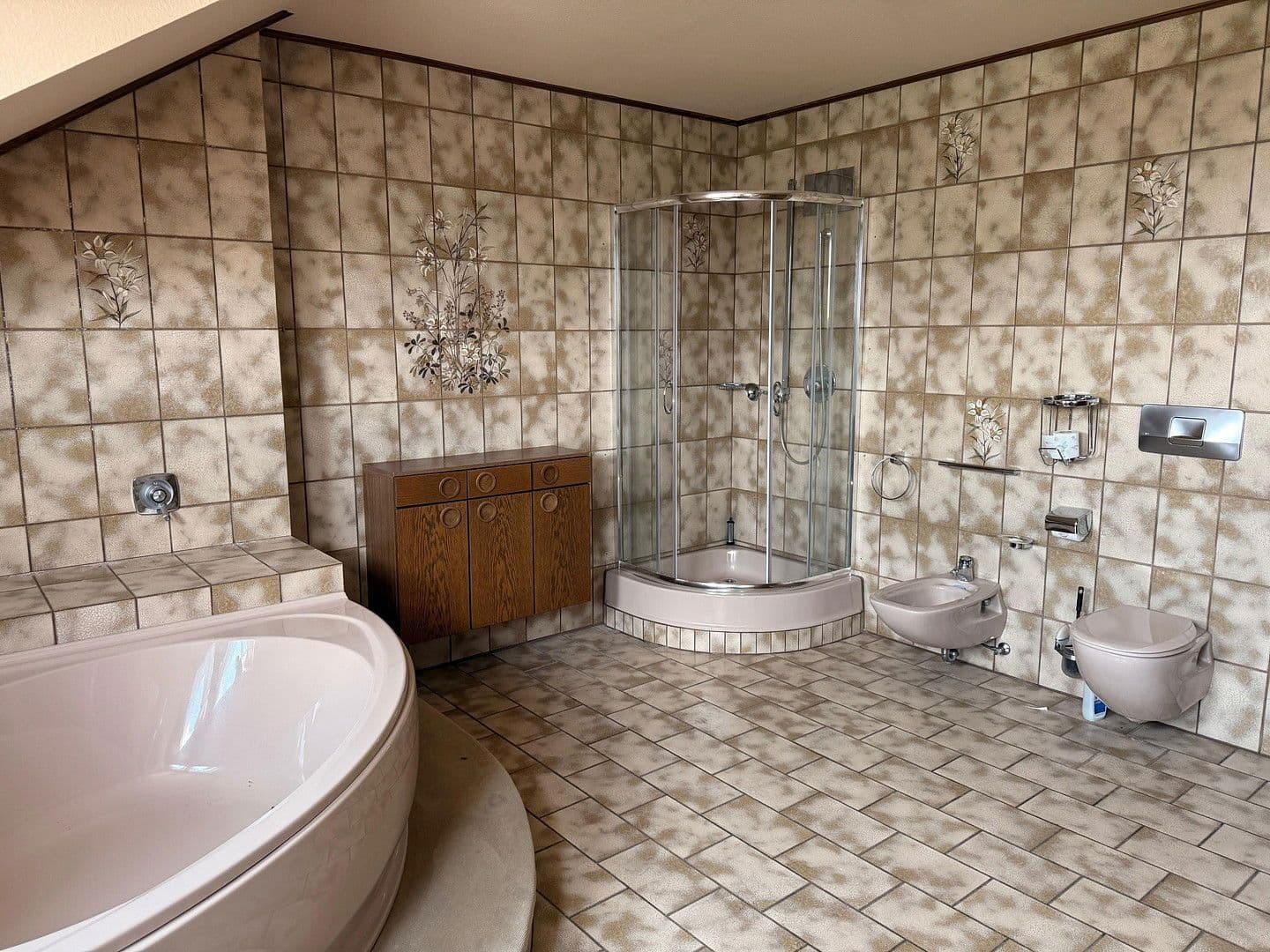 Prodej domu 478 m², pozemek 1.827 m², Neuhof, Hessen Prodej domu 478 m², pozemek 1.827 m², Neuhof, Hessen