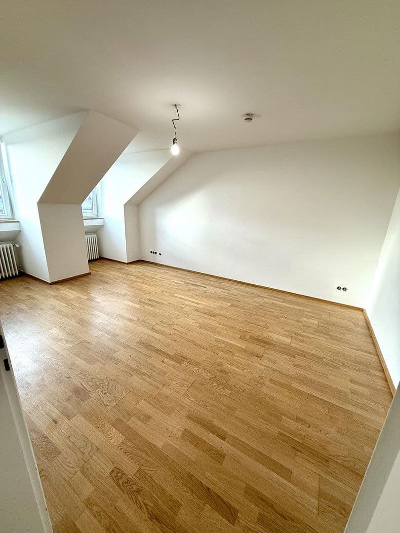 Pronájem bytu 1+1 35 m², Fürstenriederstrasse 33, München, Bavorsko Pronájem bytu 1+1 35 m², Fürstenriederstrasse 33, München, Bavorsko