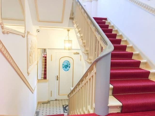 Pronájem bytu 4+1 138 m², Caspar-Theyß-Straße 9, Berlin, Berlín Pronájem bytu 4+1 138 m², Caspar-Theyß-Straße 9, Berlin, Berlín