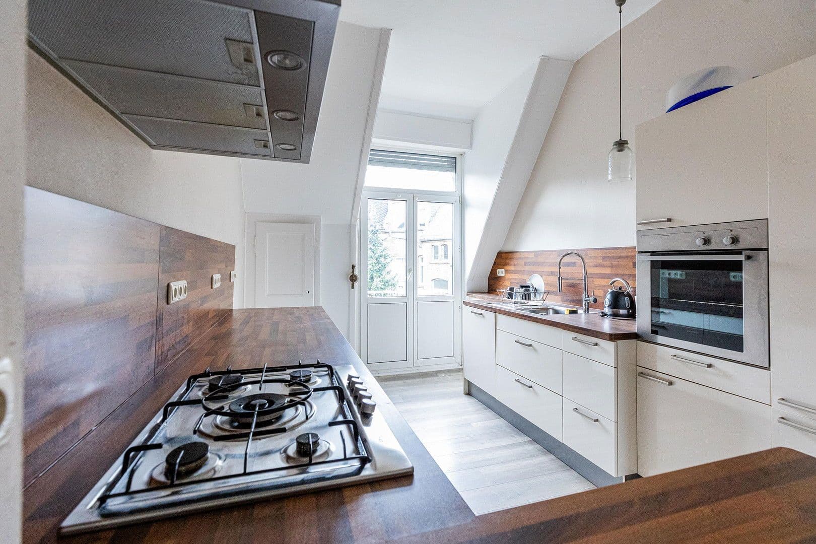 Pronájem bytu 3+1 88 m², Kleiststr. 21, Wiesbaden, Hessen Pronájem bytu 3+1 88 m², Kleiststr. 21, Wiesbaden, Hessen