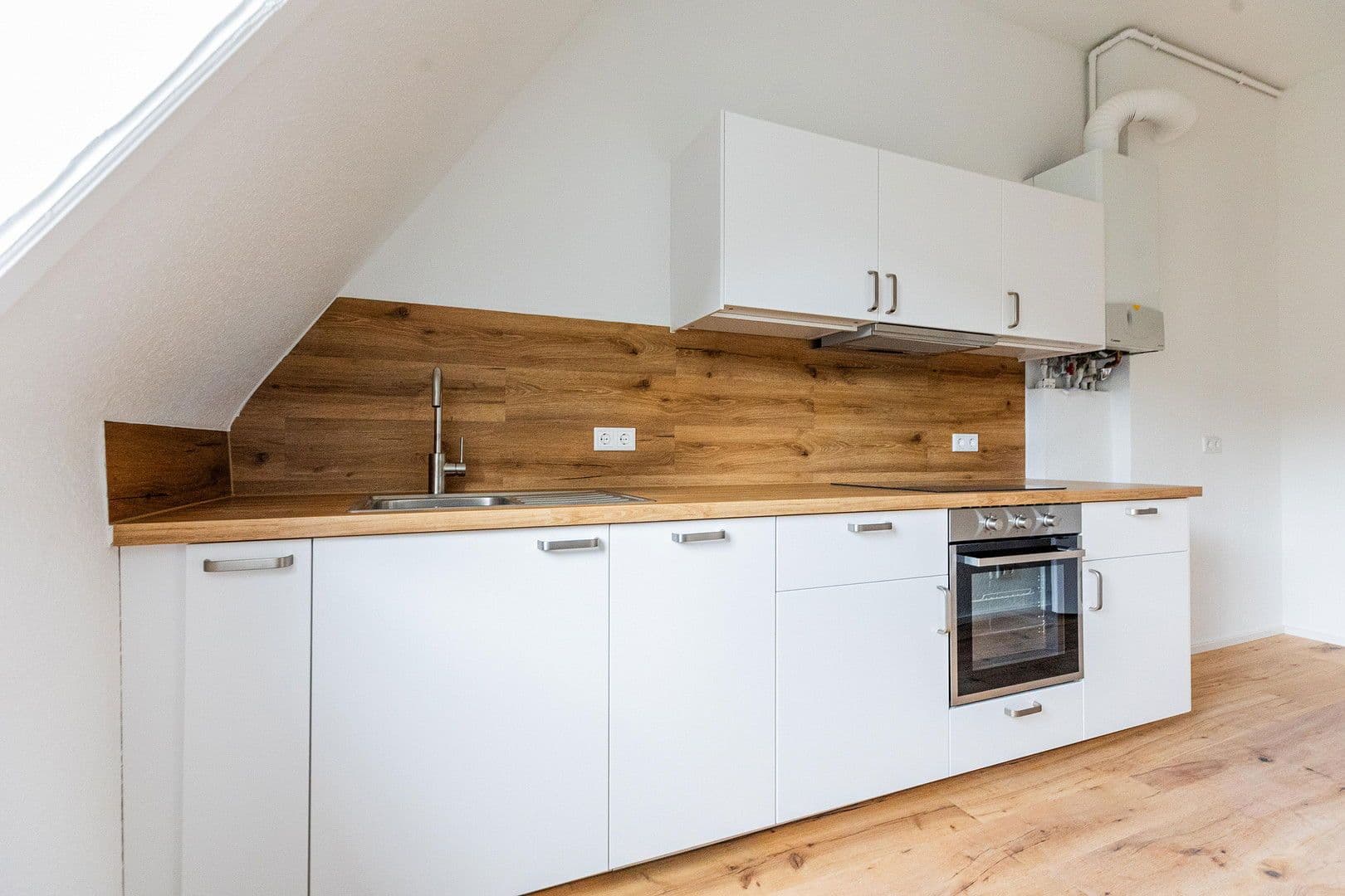 Pronájem bytu 3+kk 110 m², Kleiststr. 21, Wiesbaden, Hessen Pronájem bytu 3+kk 110 m², Kleiststr. 21, Wiesbaden, Hessen