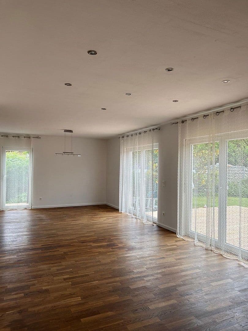 Prodej domu 185 m², pozemek 380 m², An der Anhaide 8, Wörth am Rhein, Porýní-Falc Prodej domu 185 m², pozemek 380 m², An der Anhaide 8, Wörth am Rhein, Porýní-Falc