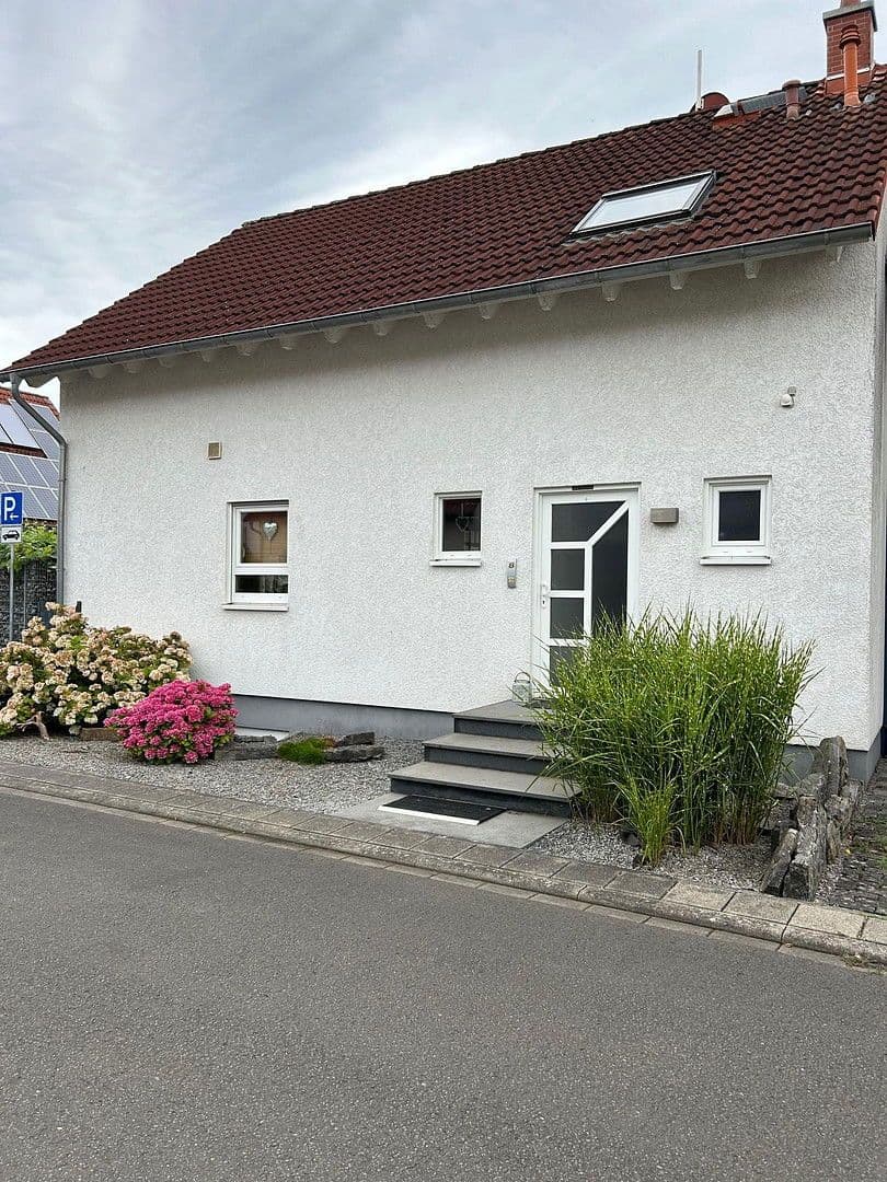 Prodej domu 185 m², pozemek 380 m², An der Anhaide 8, Wörth am Rhein, Porýní-Falc Prodej domu 185 m², pozemek 380 m², An der Anhaide 8, Wörth am Rhein, Porýní-Falc
