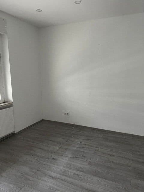 Pronájem bytu 1+kk 38 m², Kaiserstr. 102, Wuppertal, Severní Porýní-Vestfálsko Pronájem bytu 1+kk 38 m², Kaiserstr. 102, Wuppertal, Severní Porýní-Vestfálsko