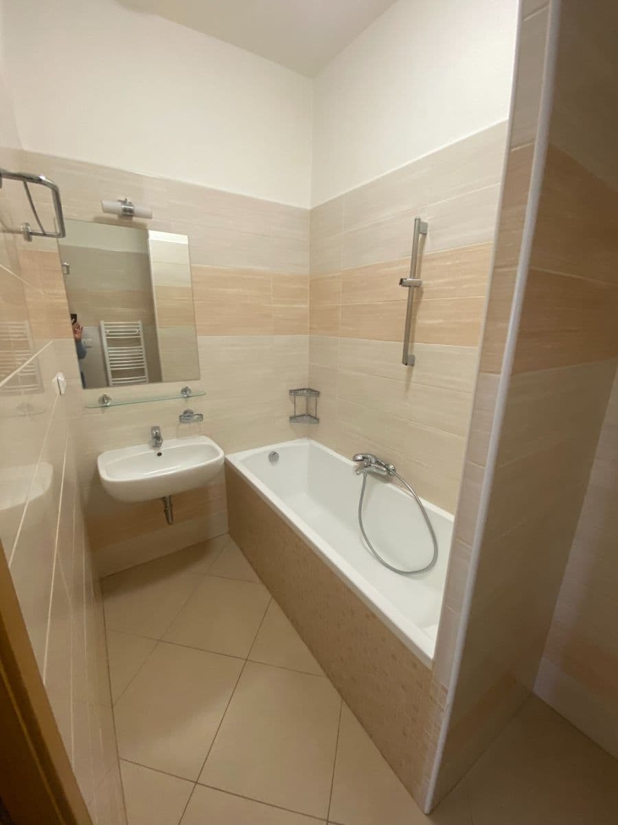 Pronájem bytu 2+1 74 m², Rumunská, Praha, Praha Pronájem bytu 2+1 74 m², Rumunská, Praha, Praha
