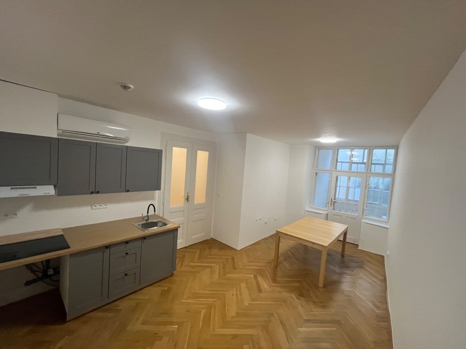 Pronájem bytu 2+1 51 m², Jakubské náměstí, Brno, Jihomoravský kraj Pronájem bytu 2+1 51 m², Jakubské náměstí, Brno, Jihomoravský kraj